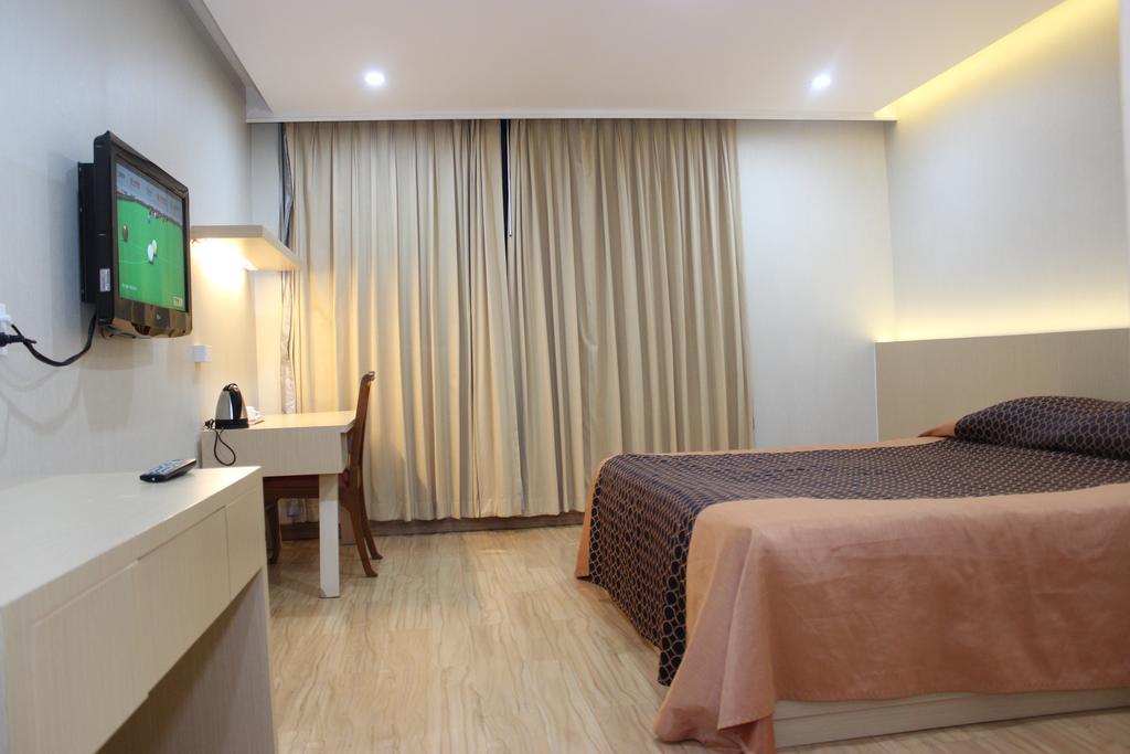 Charoen Hotel 3*