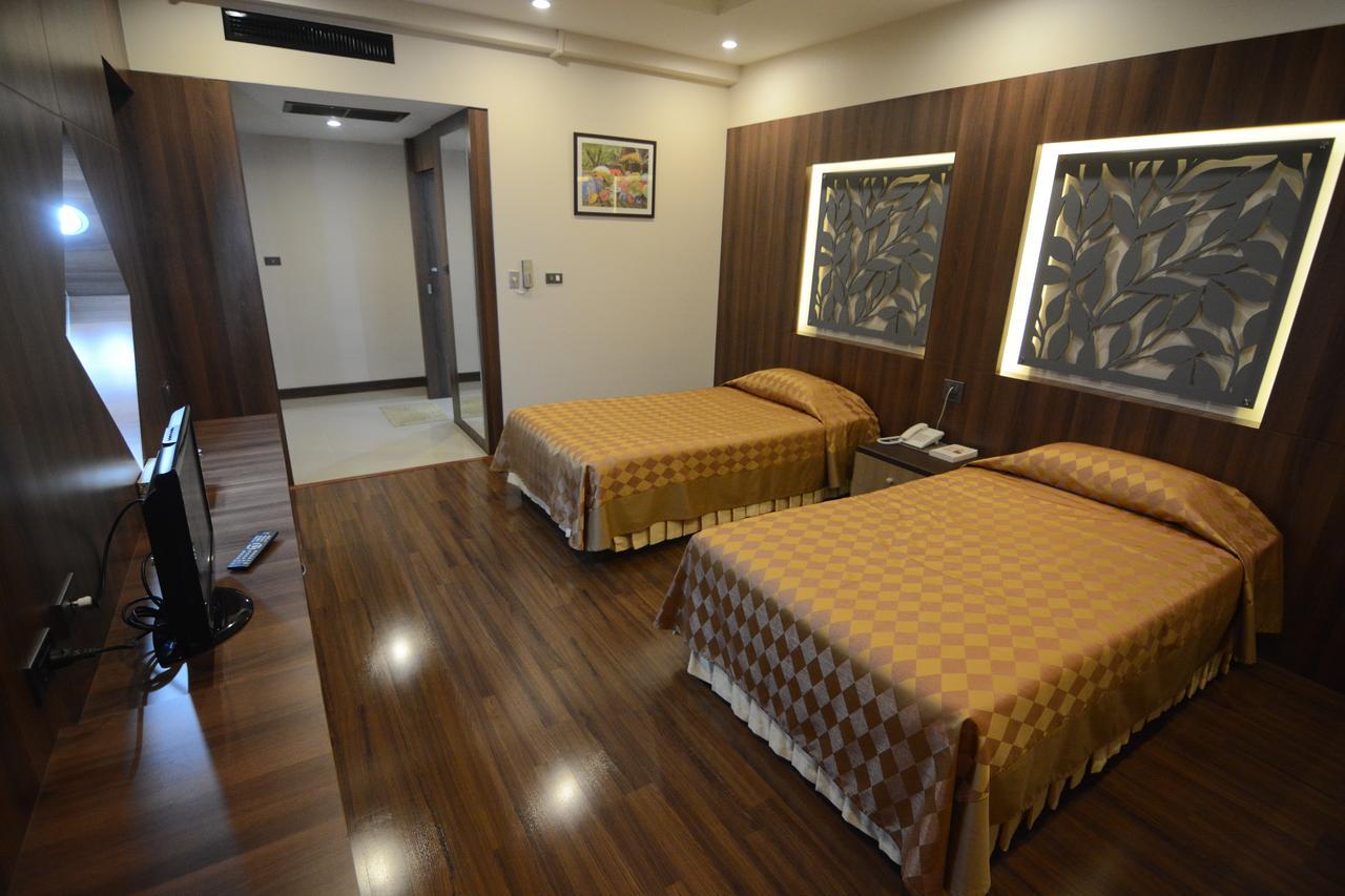 酒店 Charoen 3*