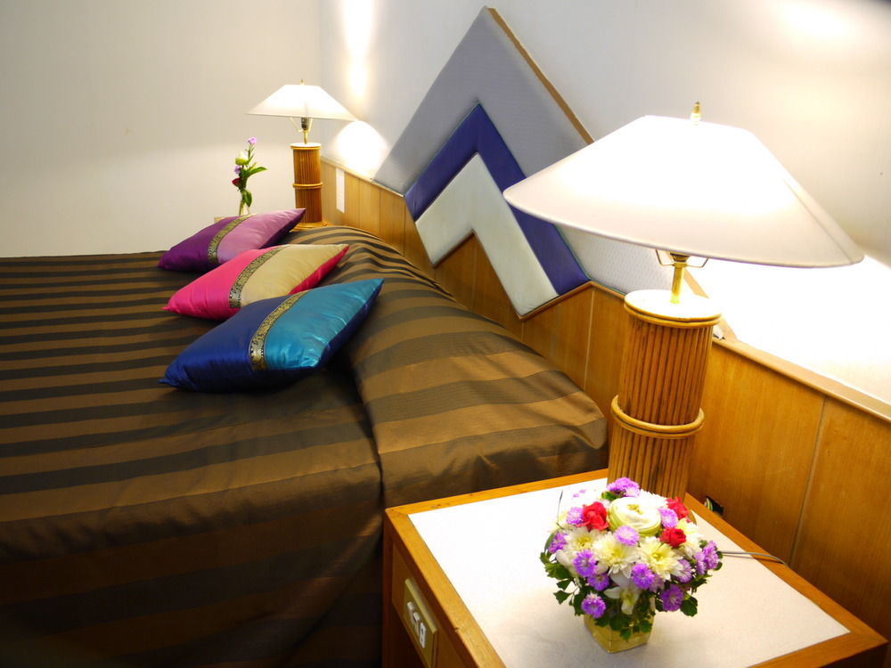 Charoen Hotel