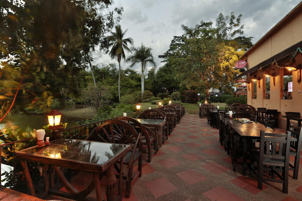 Charoen Hotel 3*